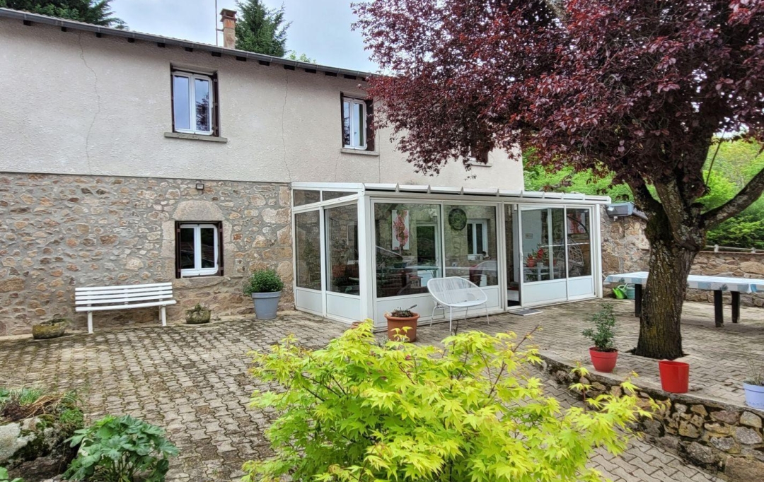 Actu'elles TRANSAC : Maison / Villa | CHAMBOST-LONGESSAIGNE (69770) | 200 m2 | 340 000 € 