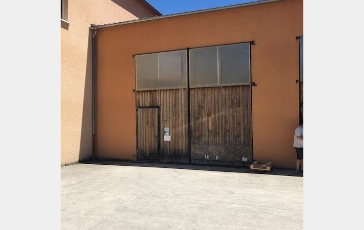 Local commercial   BESSENAY  340 m2 1 910 € 