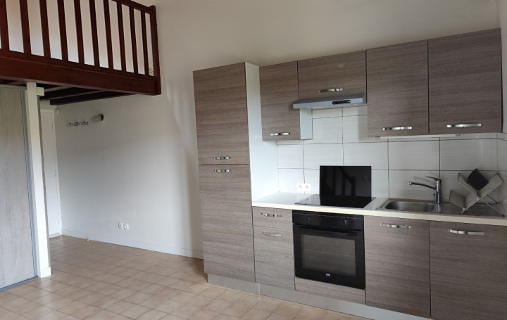 Studio LA TOUR-DE-SALVAGNY 29 m2 580 € Studio LA TOUR-DE-SALVAGNY 29 m2 580 €
