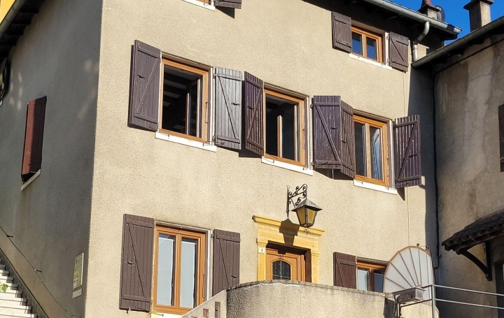 Maison COURZIEU 130 m2 170 000 € Maison COURZIEU 130 m2 170 000 €